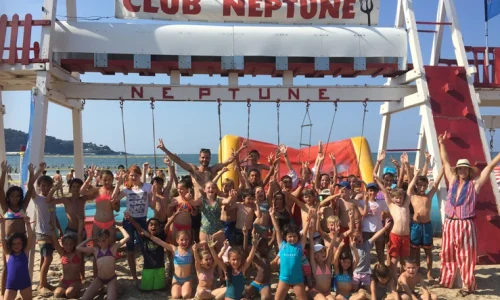 https://www.quefairepaysbasque.com/club-neptune-hendaye-votre-club-de-plage-au-pays-basque/